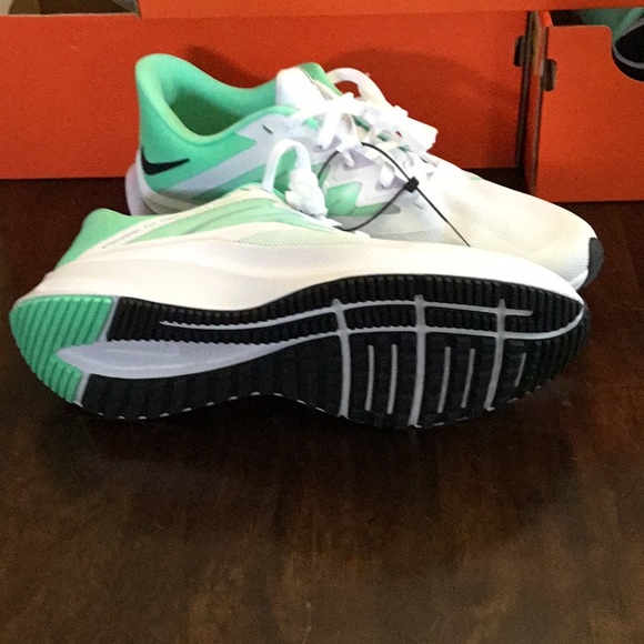 NIKE WOMENS QUEST 3 RUNNING SHOE - Picture 8 of 12